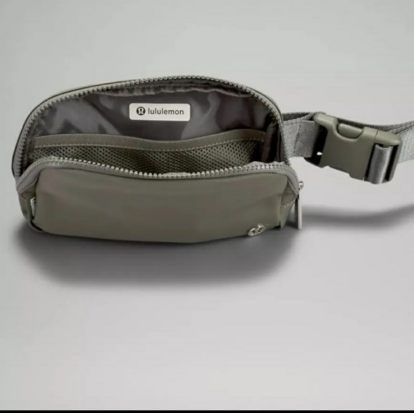 NWT Lululemon Everywhere Belt Bag Grey Sage 1L - Picture 3 of 4